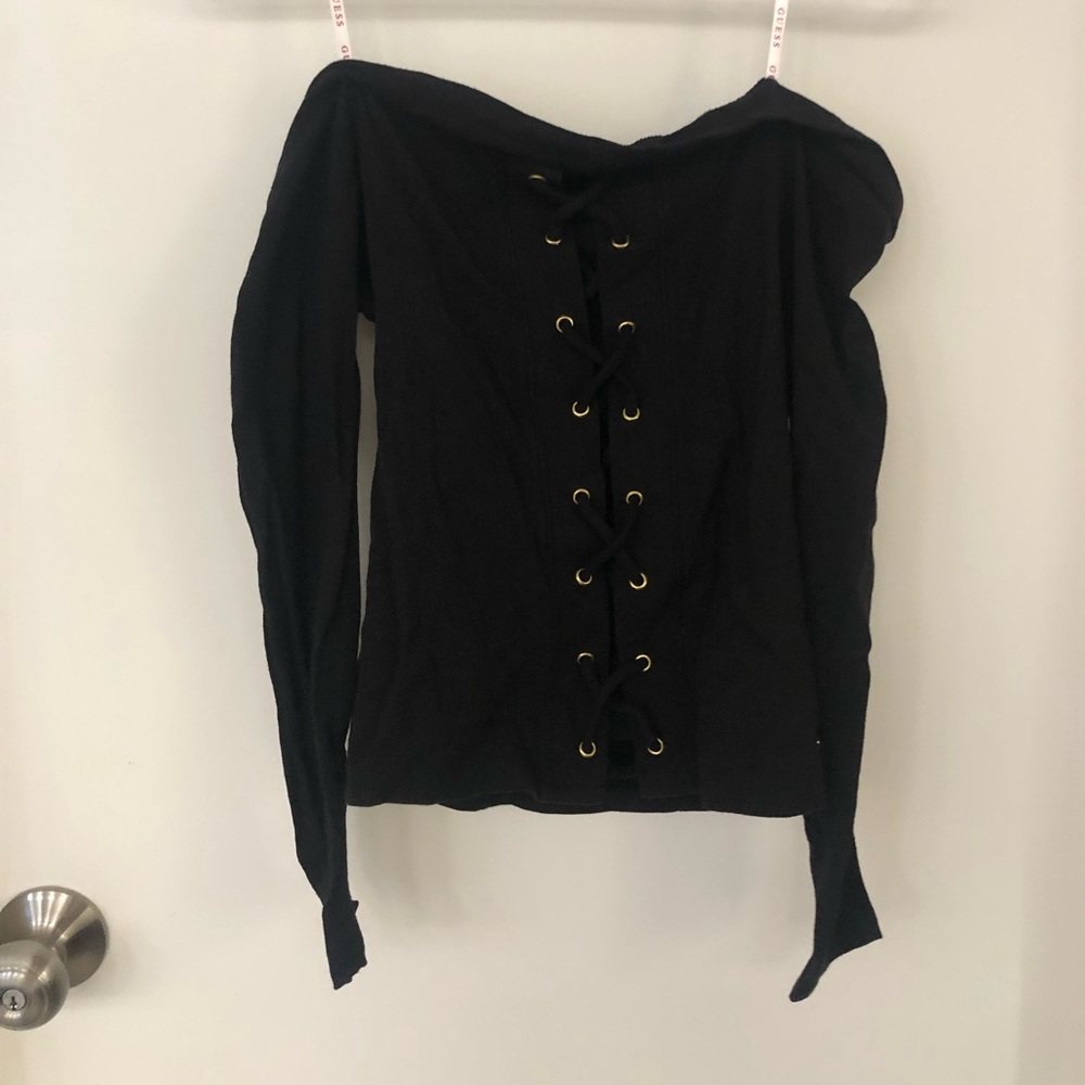Off shoulder GUESS too